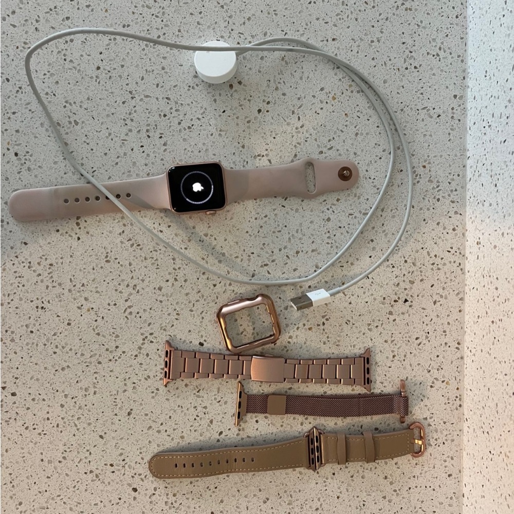 Apple Watch, Series 3, 38MM (Rose Gold)